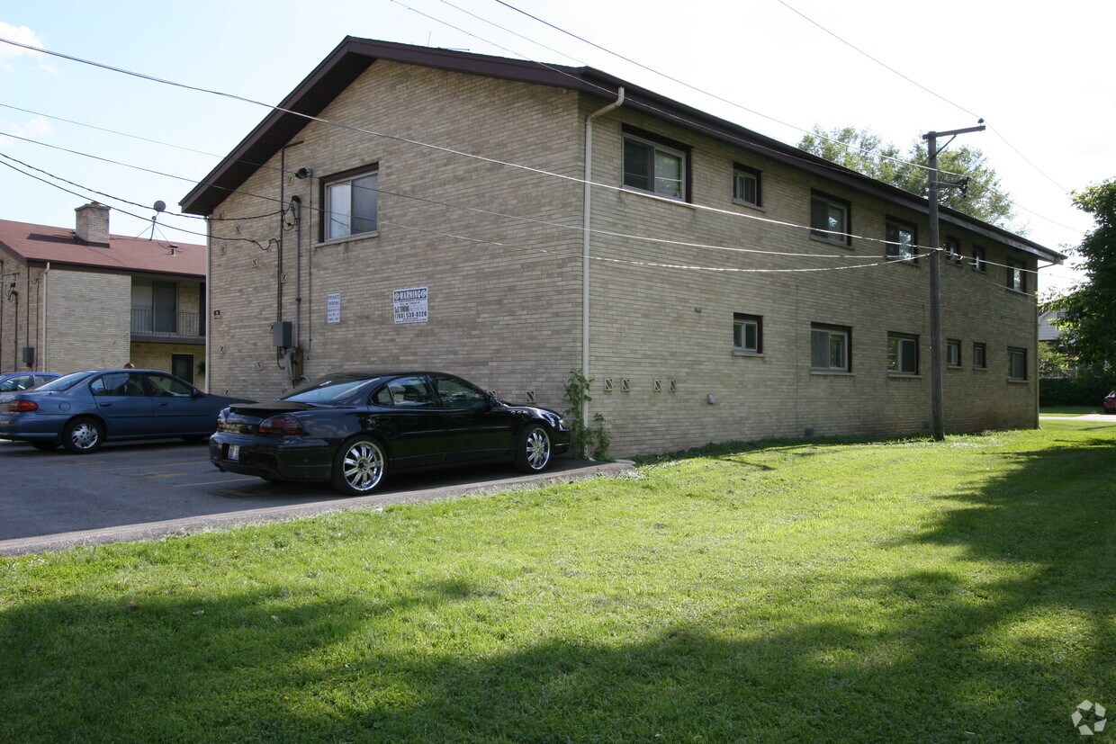 Primary Photo - 147 N May St