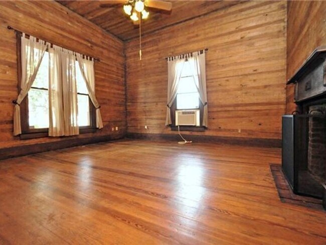 Foto del edificio - Beautiful 3-4 Bedroom, 2 Bath, Single Fami...