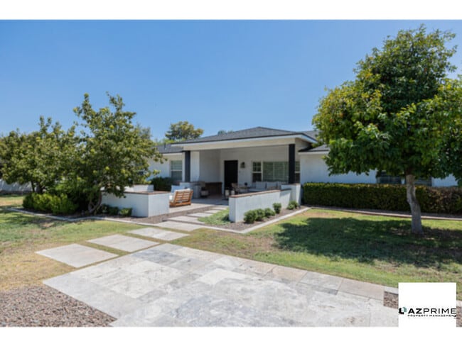 Building Photo - Welcome to this exceptional 4/3 Phoenix ho...