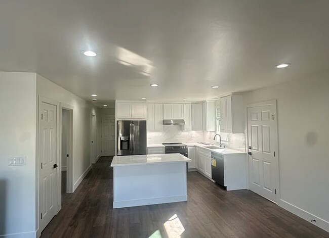 Foto del edificio - Beautiful Hayward 3/1!  Please read entire ad for viewings