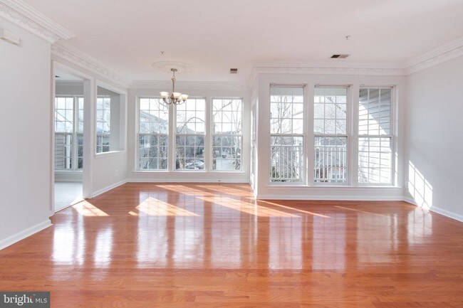 Foto del edificio - 214 Fallsgrove Blvd