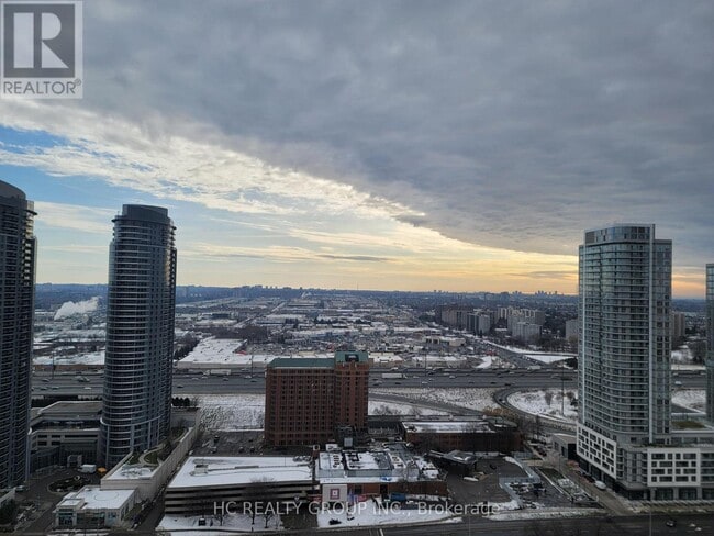 Building Photo - 275 Village Green Square