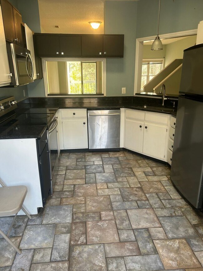 Foto del edificio - Charming 2BR Condo in Raleigh exelent loca...