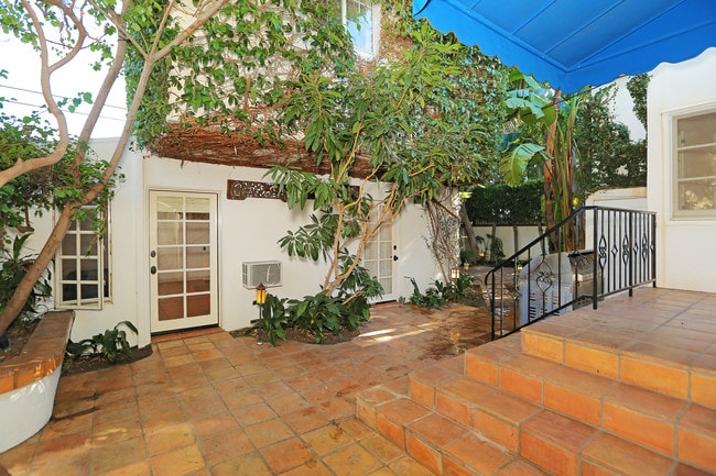 back courtyard - 344 S La Peer Dr