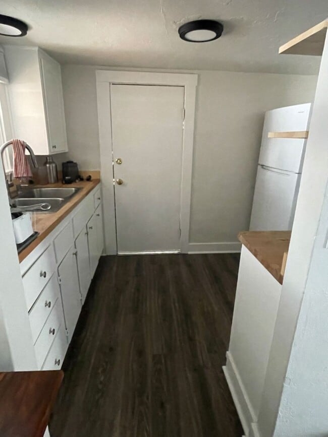 Building Photo - One-Bedroom Apartment in North end