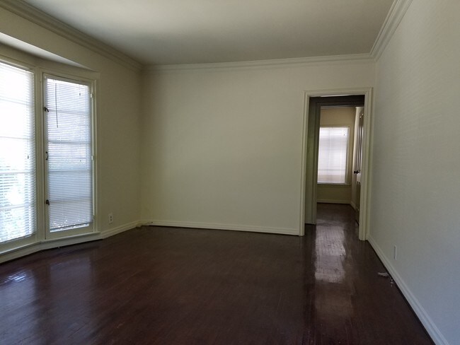 Foto del edificio - 6832 Camrose Dr