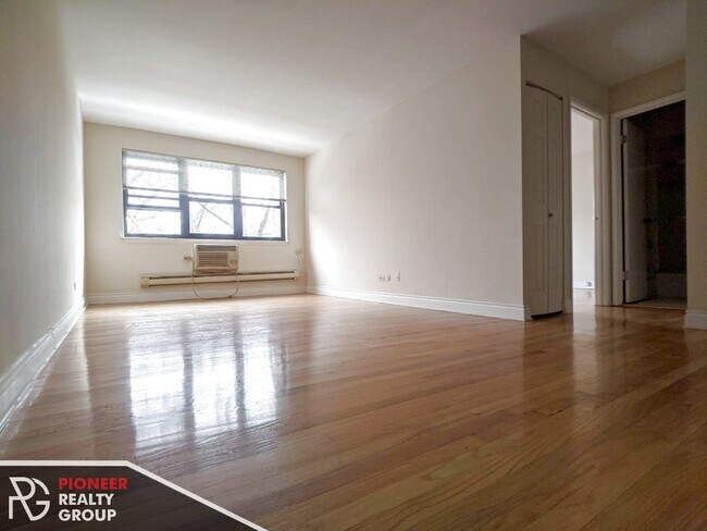 Building Photo - Lincoln Park 1 bed
