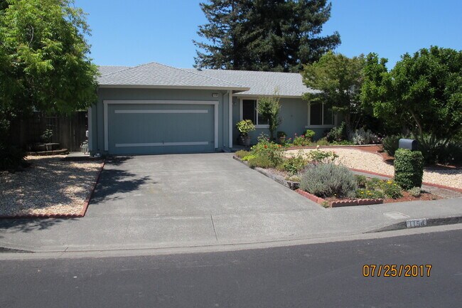 Foto del edificio - Beautiful Single Story 3 Bed, 2 Bath Home ...