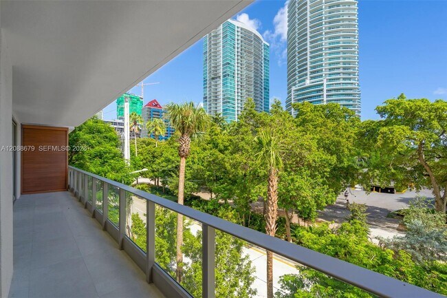 Building Photo - 2200 Brickell Ave