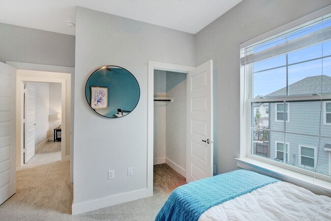 Foto del edificio - 28325 Birnham Woods Dr