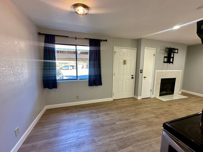 Building Photo - Price Reduced 2 Bedroom 2 Bath in Union City!