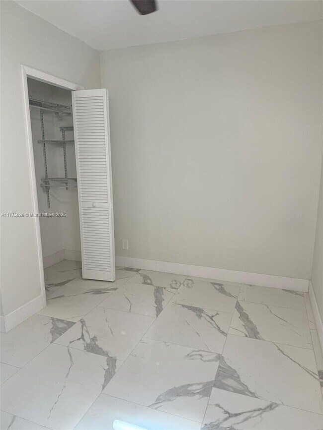 Foto del edificio - 8183 NW 8th Mnr