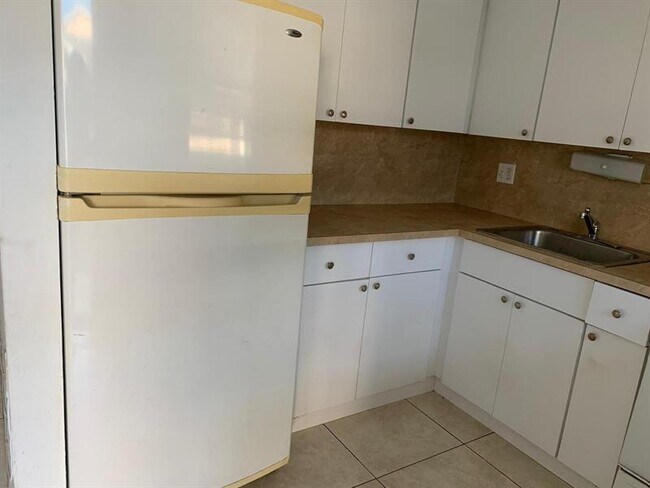 Foto del edificio - 220 NE 40th St