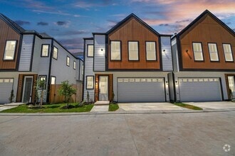 Building Photo - 9004 Orange Spg Dr