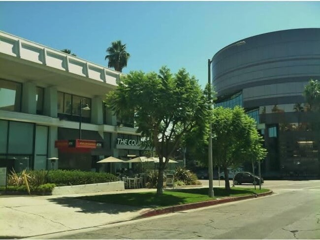 Building Photo - 1520 N Hayworth Ave
