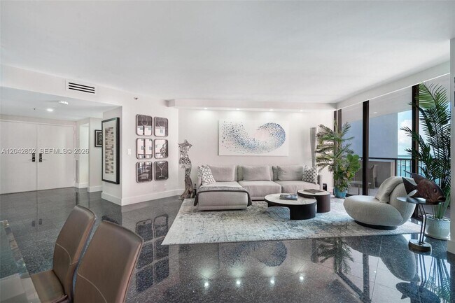 Foto del edificio - 1581 Brickell Ave