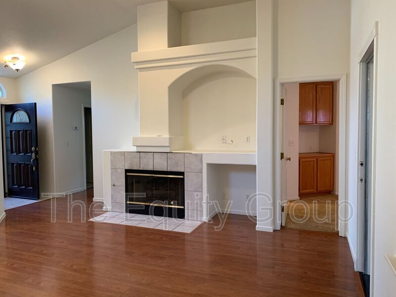 Primary Photo - 1603 E Parkview Ave