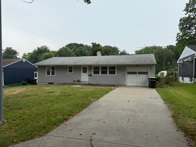 Foto del edificio - 5546 N Woodland Ave