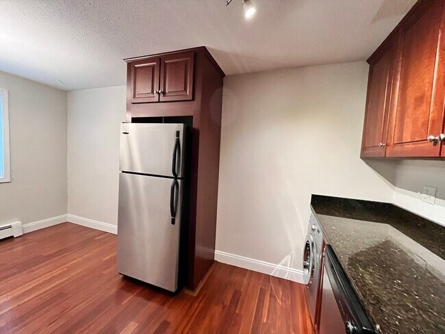 Building Photo - 2410 Skyline Dr