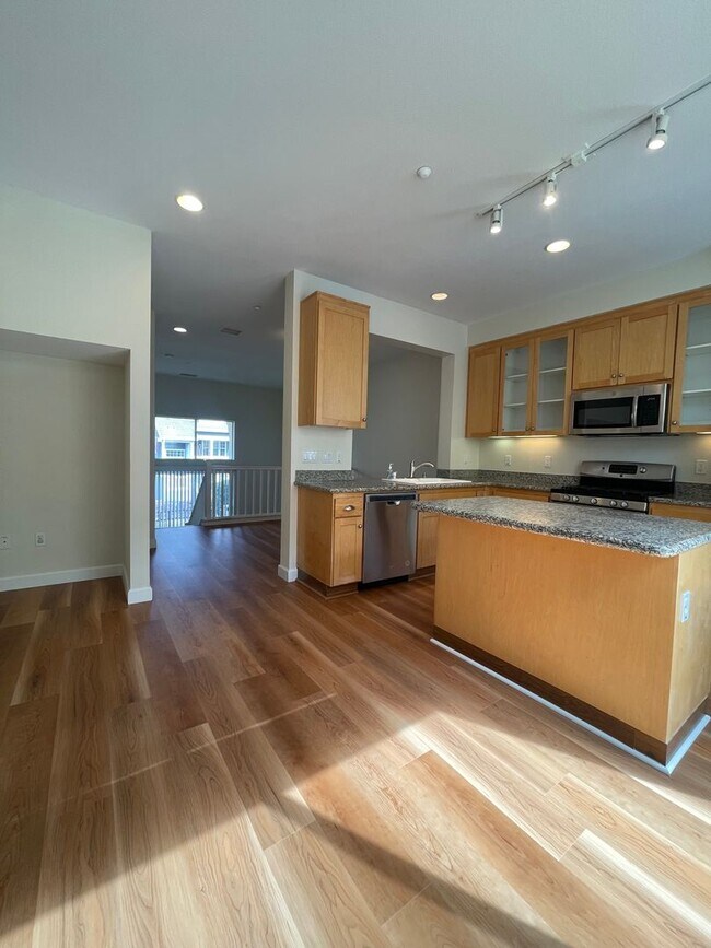 Foto del edificio - Great Location Spacious 3 Bedroom Townhous...