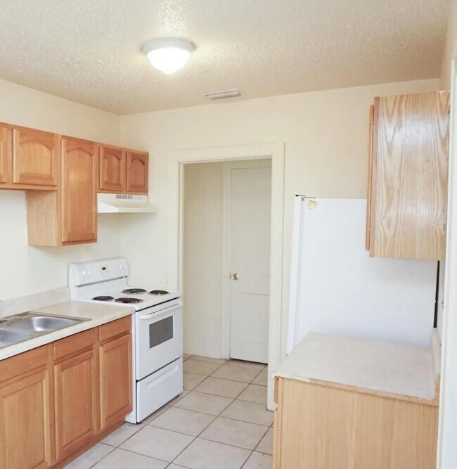 Foto del edificio - 7545 Wilder Ave