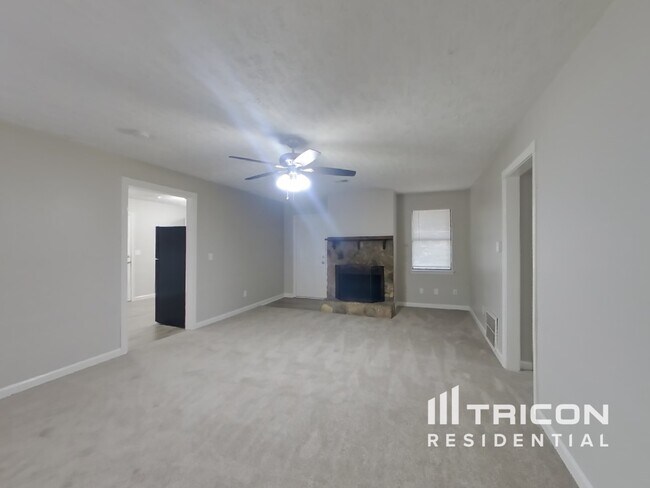 Building Photo - 5875 S Quail Dr