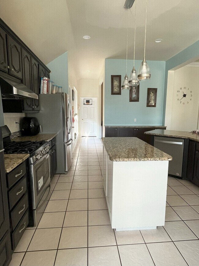 Building Photo - 5474 Golfside Dr