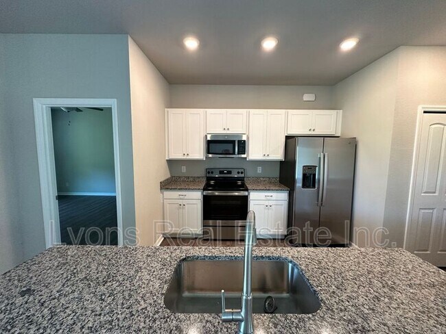 Building Photo - 2492 Sparkle Ln
