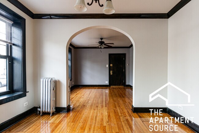 Building Photo - 3124 N Karlov Ave