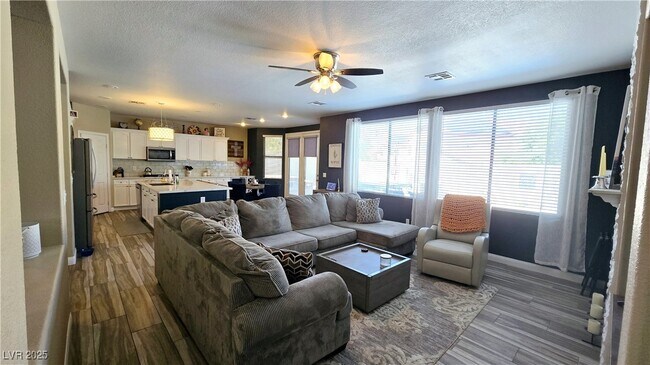 Foto del edificio - 9195 Arbor Glen St