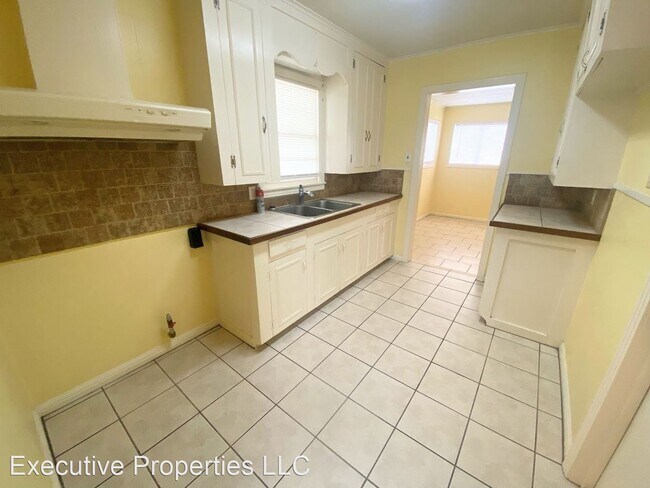 Building Photo - 3 br, 1 bath House - 1521 East School Street