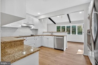 Building Photo - 7141 Oak Ridge Rd