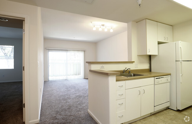 671S Q 1BD/1BA -ENTRY/KITCHEN - Cornerstone Apartments