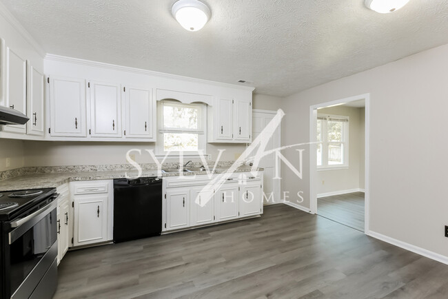 Building Photo - Your DREAM home awaits