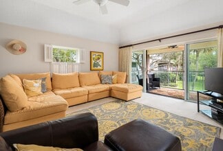 Building Photo - 2 Park Shores Cir