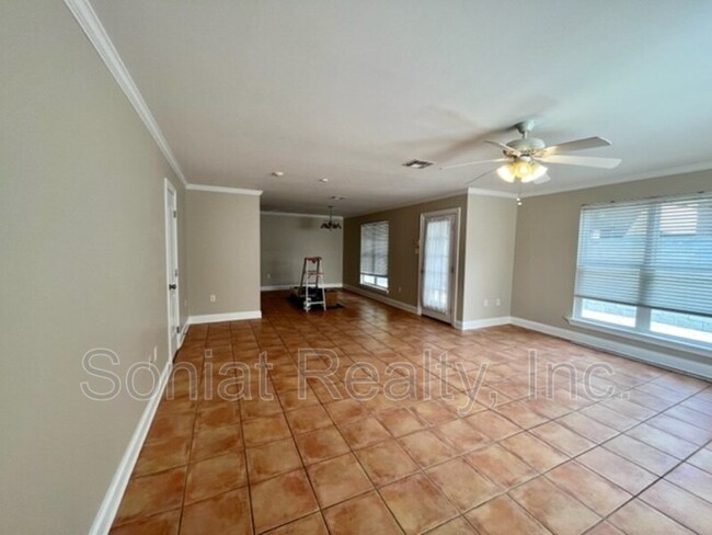 Building Photo - 6275 Milne Blvd
