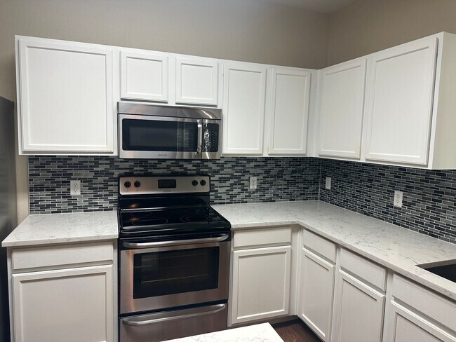 Foto del edificio - Modern 3/BR 2.5/BA Home with Stylish Kitch...