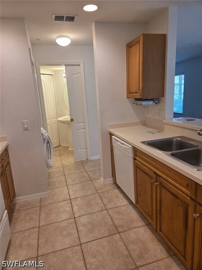 Foto del edificio - 9450 Ivy Brook Run