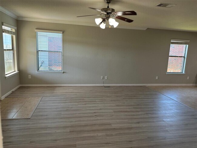 Foto del edificio - 1107 Honeysuckle Vine Dr