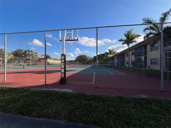 Foto del edificio - 301 Cambridge Rd