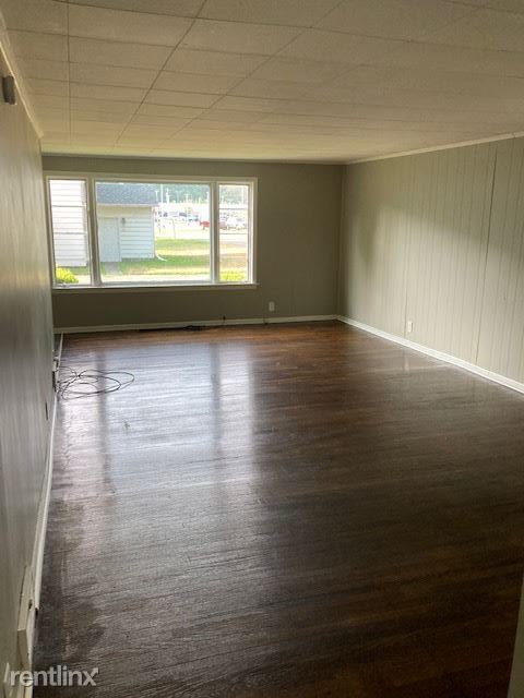 Building Photo - 3 br, 1 bath House - 8 Travis Dr