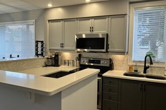 Building Photo - 667 Johnston Pk Ave