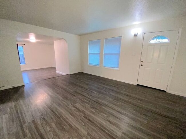 Building Photo - Lovely 3 Bedroom, 2 Bath House - Washer/Dryer, Dishwasher, Long Driveway, Fenced Backyard