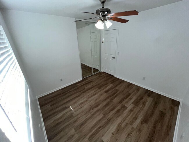 Foto del edificio - 3 bedroom 2nd floor unit