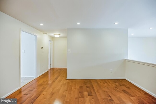 Foto del edificio - 127 Kings Croft Dr