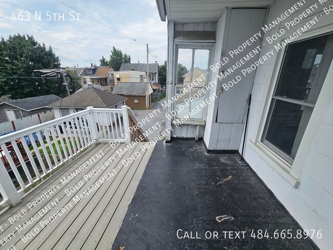 Building Photo - 463 N 5th St