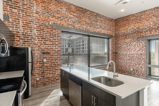 2BR, 1BA - 899SF - Kitchen - 1 W Cary Expansion