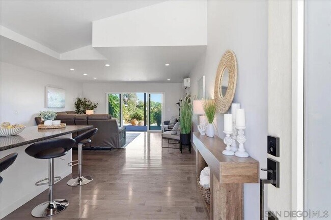 Foto del edificio - 5447 Soledad Rd