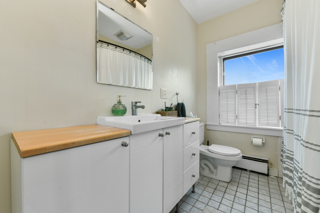 Foto principal - 1774 Beacon St
