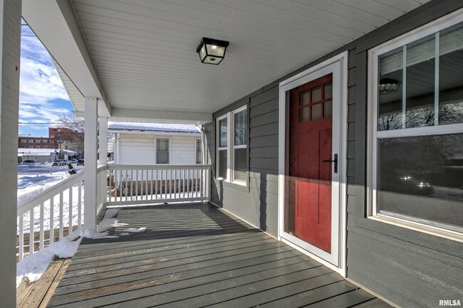 Building Photo - 1335 E Seiberling Ave